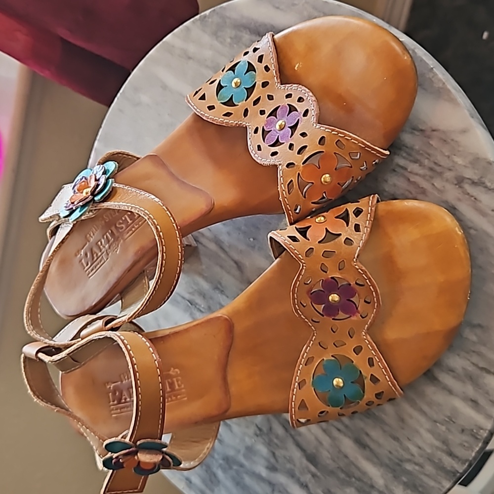 L'Artiste sandals